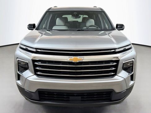 Certified 2026 Chevrolet Traverse LT w/ Driver Confidence Package FWD image 2