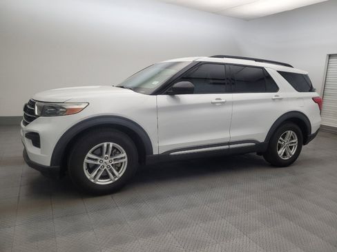 Used 2020 Ford Explorer XLT RWD image 2