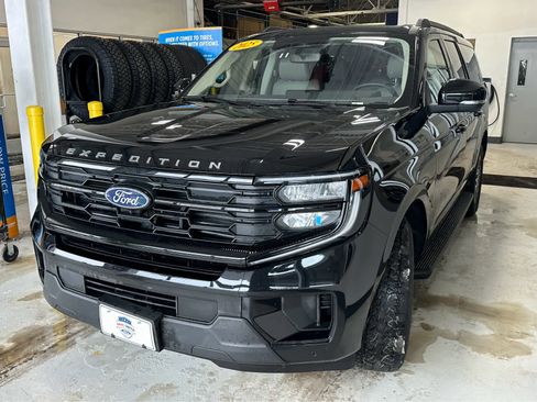 Used 2025 Ford Expedition Max Active image 4