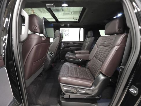 Used 2023 Cadillac Escalade ESV V AWD/4WD image 22
