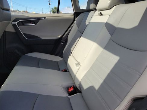 Used 2020 Toyota RAV4 Limited image 12