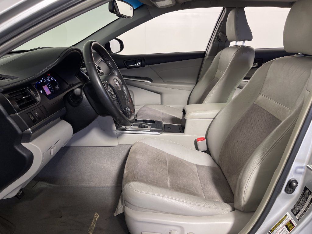Used 2013 Toyota Camry XLE w/ Leather Pkg FWD image 12
