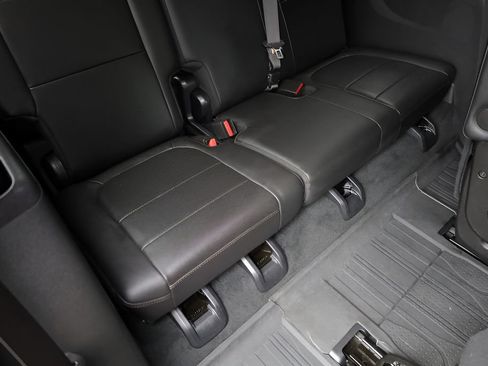 Used 2023 Chevrolet Traverse High Country w/ LPO, Floor Liner Package AWD/4WD image 30