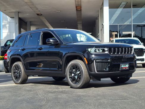New 2026 Jeep Grand Cherokee Altitude AWD/4WD image 24