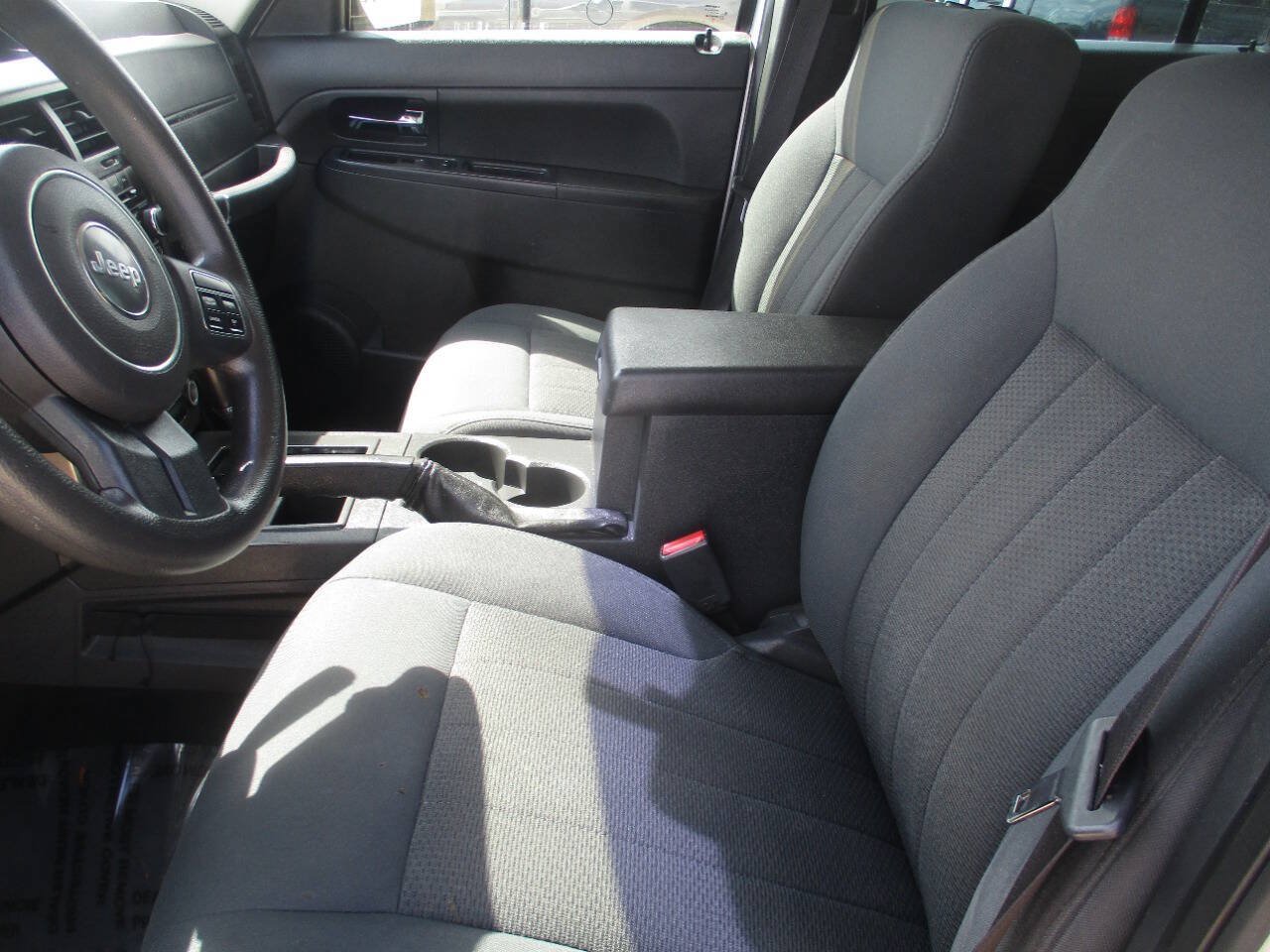 Used 2011 Jeep Liberty Sport AWD/4WD image 14