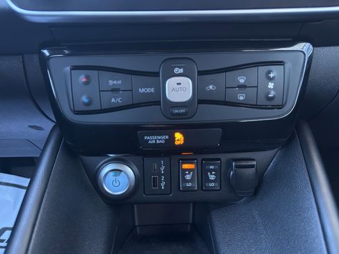 Used 2022 Nissan Leaf SV Plus image 17