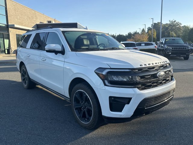 Used 2024 Ford Expedition Max Limited AWD/4WD image 3