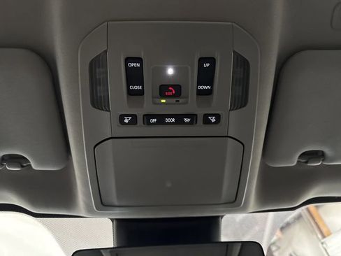 Used 2024 Toyota Highlander Limited image 26