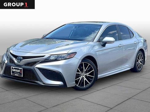 Used 2022 Toyota Camry SE w/ Audio Upgrade Package FWD image 1