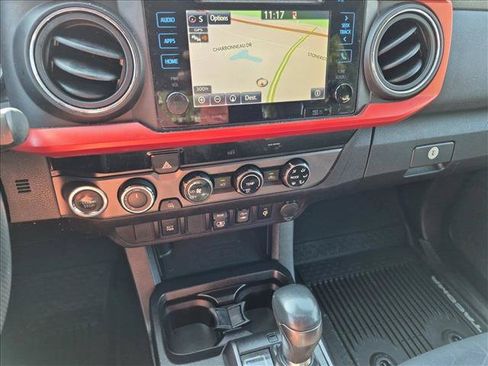 Used 2018 Toyota Tacoma TRD Off-Road AWD/4WD image 15