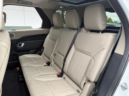 Used 2019 Land Rover Discovery SE AWD/4WD image 16