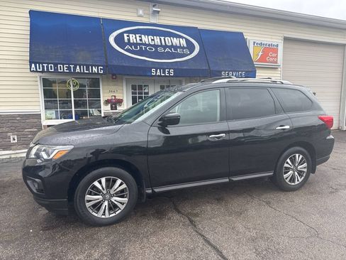 Used 2019 Nissan Pathfinder S AWD/4WD image 3