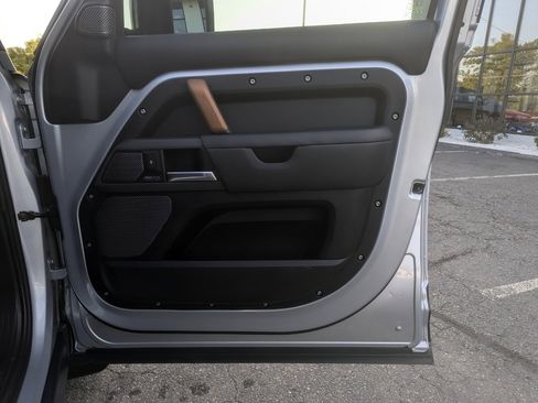 Used 2020 Land Rover Defender 110 X image 31