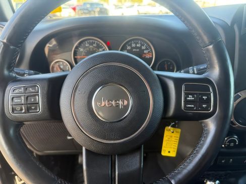 Used 2016 Jeep Wrangler Unlimited Sahara image 27