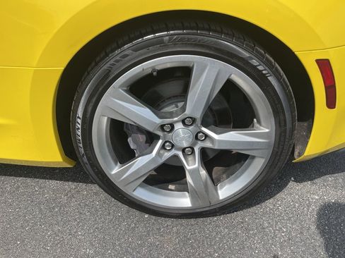 Used 2018 Chevrolet Camaro SS RWD image 9
