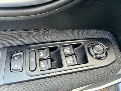 Used 2020 Jeep Renegade Latitude w/ Cold Weather Group AWD/4WD image 20