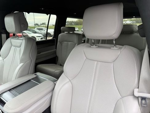 Used 2025 Jeep Wagoneer L Series III image 23