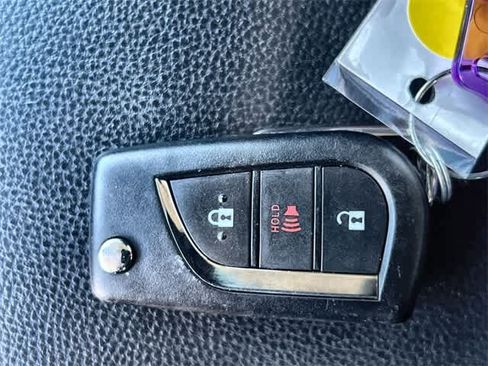 Used 2022 Toyota RAV4 LE image 21