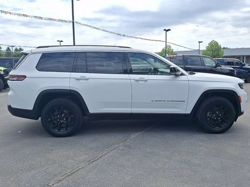 Used 2023 Jeep Grand Cherokee L Limited AWD/4WD image 7