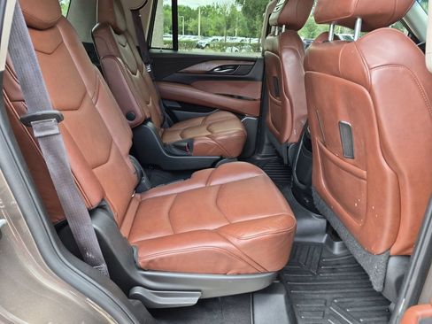 Used 2015 Cadillac Escalade Luxury RWD image 22
