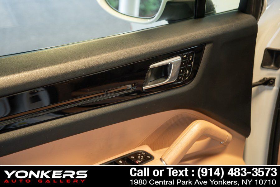 Used 2021 Porsche Cayenne AWD/4WD image 23