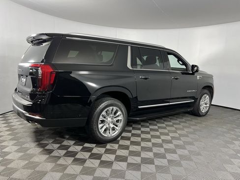 Used 2025 GMC Yukon XL Denali image 7