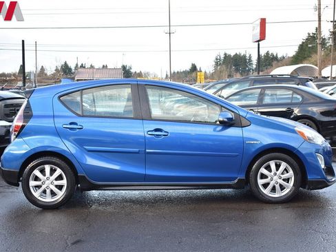 Used 2017 Toyota Prius C One image 6