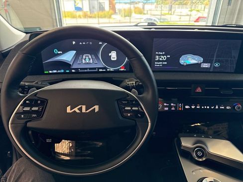 Certified 2024 Kia EV6 Light AWD/4WD image 23