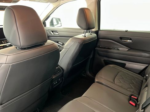 New 2026 Nissan Pathfinder Platinum AWD/4WD image 19