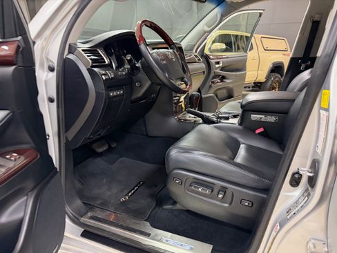 Used 2013 Lexus LX 570 4WD image 22