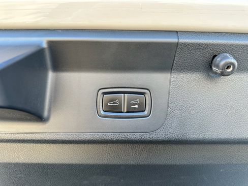 Used 2018 Porsche Panamera 4 image 34