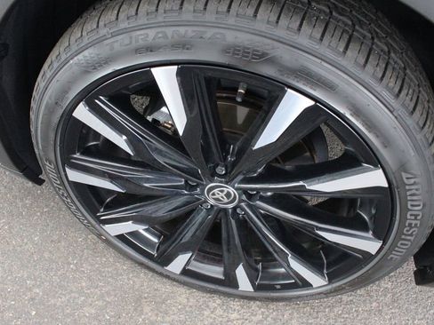 Certified 2025 Toyota Crown Platinum image 63