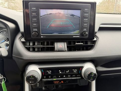 Used 2022 Toyota RAV4 LE image 12