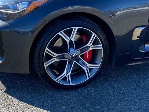 Used 2021 Kia Stinger GT1 image 10