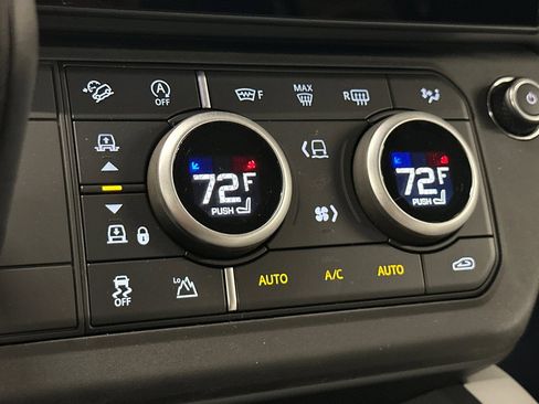 New 2026 Land Rover Defender 110 X-Dynamic SE image 22