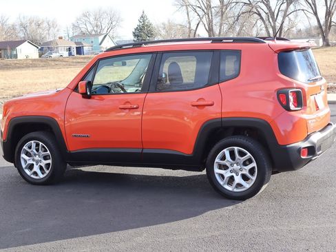 Used 2016 Jeep Renegade Latitude w/ Cold Weather Group image 8