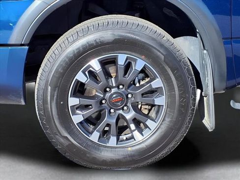 Used 2022 Nissan Titan PRO-4X w/ Pro-4x Convenience Package image 12