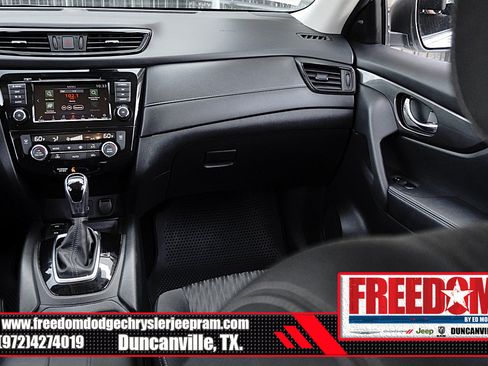 Used 2020 Nissan Rogue SV w/ Premium Package FWD image 38