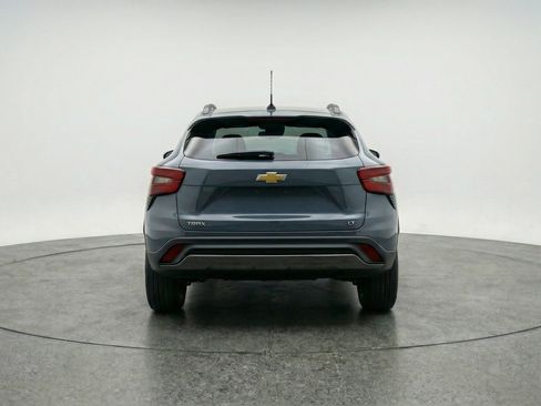Used 2025 Chevrolet Trax LT w/ LT Convenience Package FWD image 7