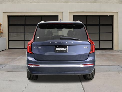Certified 2025 Volvo XC90 B5 Core image 5