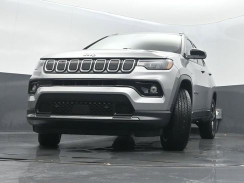 Certified 2022 Jeep Compass Limited image 28