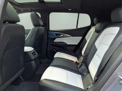 Used 2026 Chevrolet Equinox EV LT FWD image 9