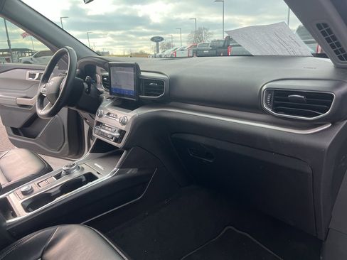 Certified 2022 Ford Explorer XLT w/ Equipment Group 202A image 12