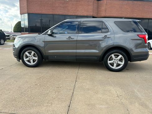 Used 2018 Ford Explorer XLT w/ Equipment Group 202A image 5