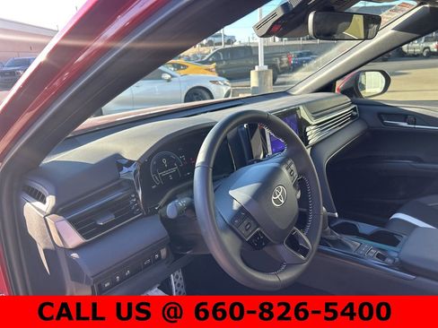 Used 2025 Toyota Camry SE image 12