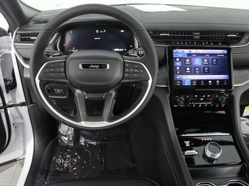 New 2025 Jeep Grand Cherokee Limited image 13