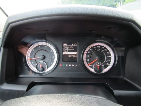 Used 2017 RAM 1500 Express AWD/4WD image 32