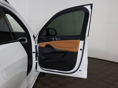 Used 2024 BMW X7 xDrive40i w/ M Sport Package image 24