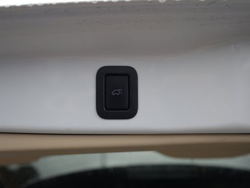 Used 2017 Toyota Highlander Limited image 7