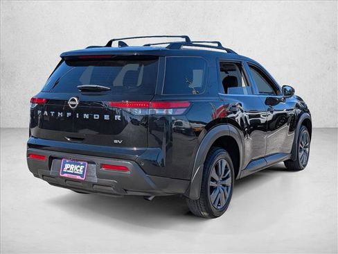 Used 2022 Nissan Pathfinder SV image 5